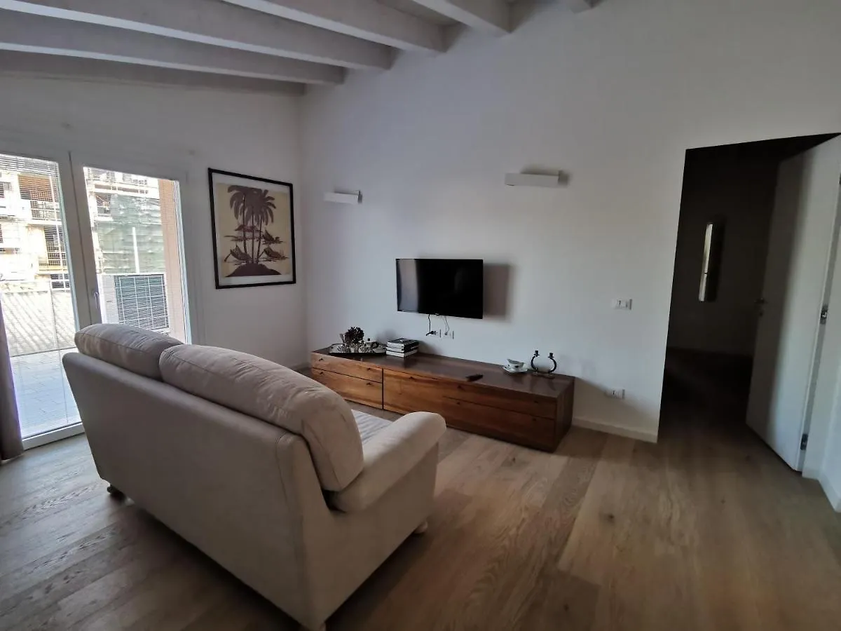 The Orange Flat Apartment Bussolengo 0*,  Italy